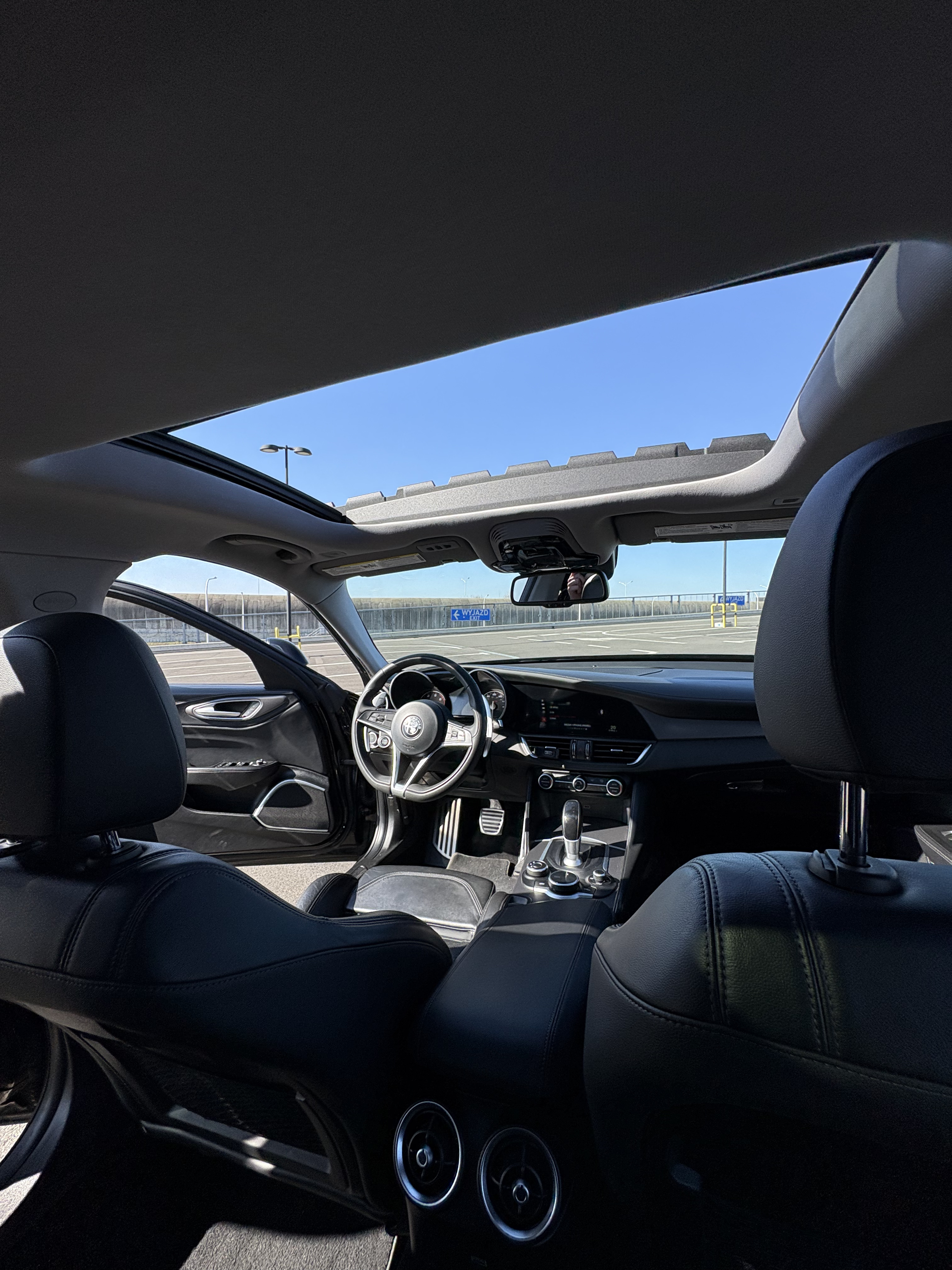 Alfa Romeo Giulia - wnetrze premium